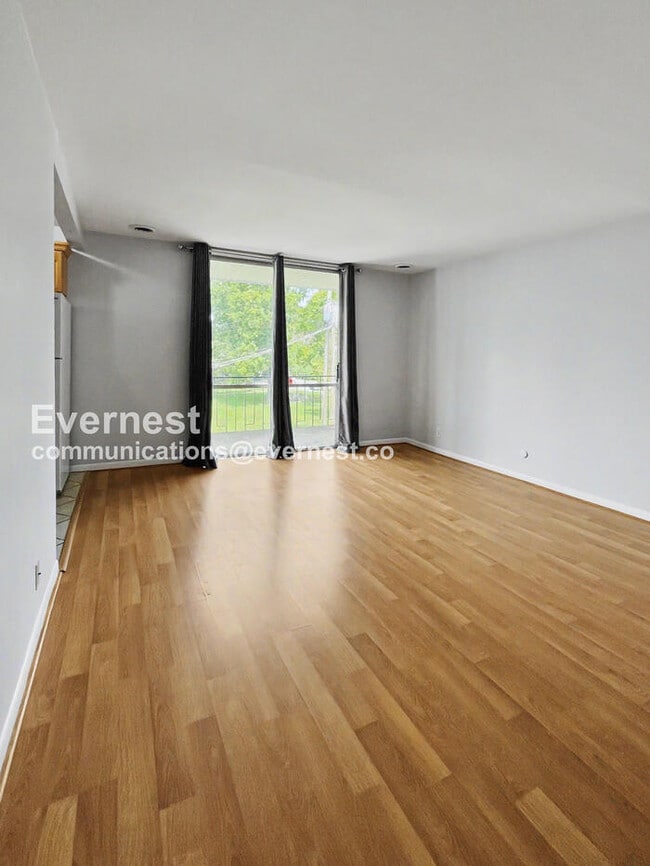 Photo - 613 Hillsboro Rd Unit APT B27