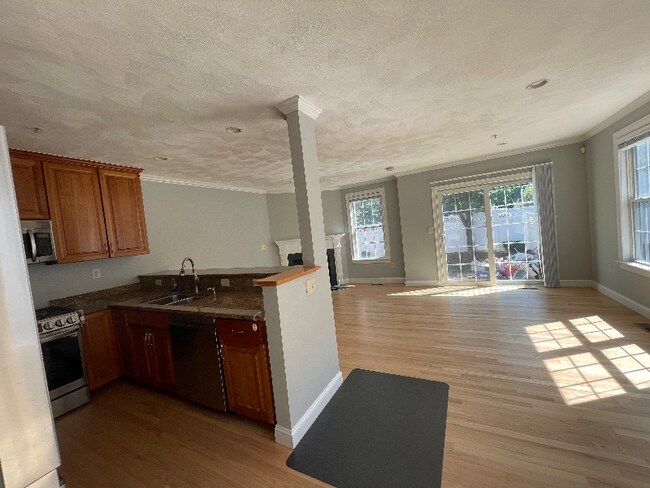 Photo - 360 Charles St