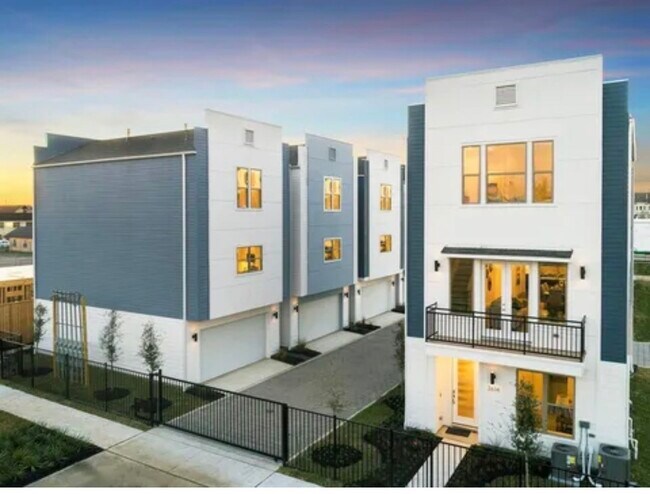 Photo - 2208 McGowen St