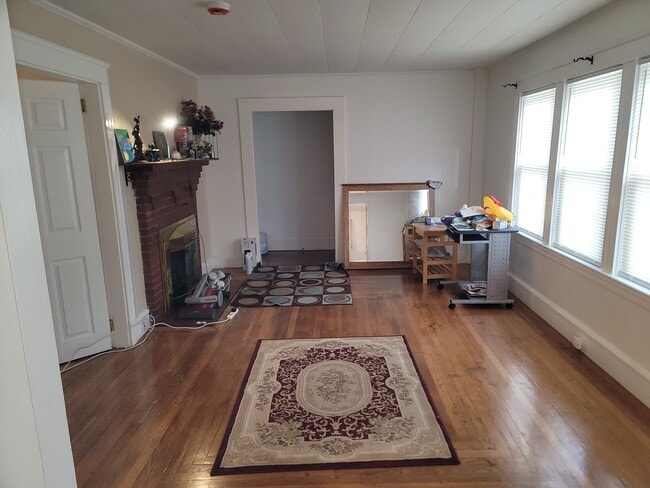 Photo - 94 Gill St Unit Frist floor Apt 1