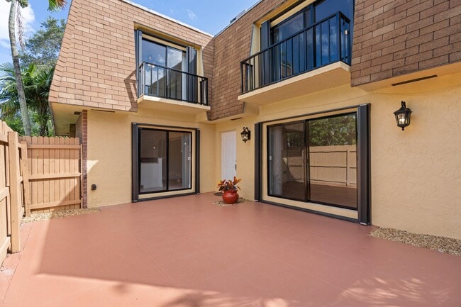 Building Photo - 226 Alemeda Dr