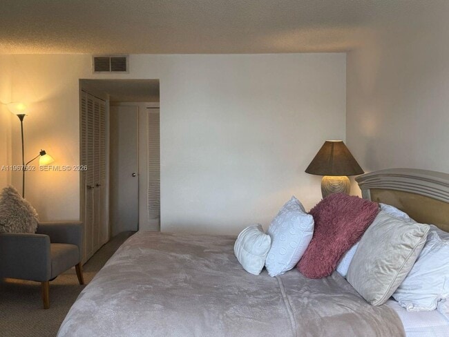 Photo - 18151 NE 31st Ct Unidad 111