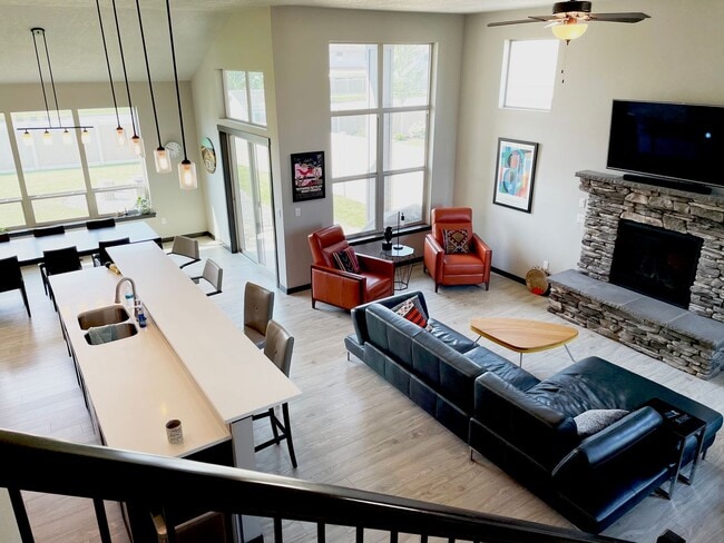 Building Photo - Beautiful 3 Bedroom, 2.5 Bath Two-Story Home with Office in Post Falls