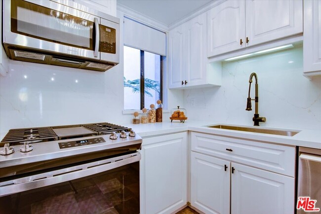 Photo - 1909 Pelham Ave Unit 102