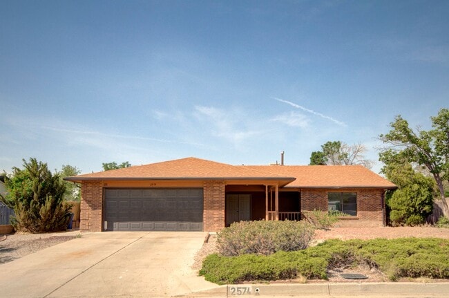Building Photo - Amazing 3 Bedroom in Central Rio Rancho! Rental