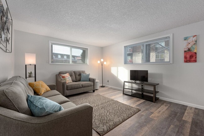 Building Photo - 2 Bedroom 1 Bath Condo Near Rosamond Park Unit A3-101