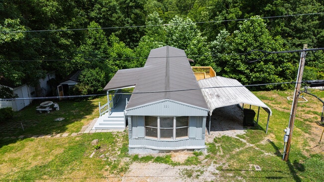 Building Photo - 220 Lakeshore Dr Rental