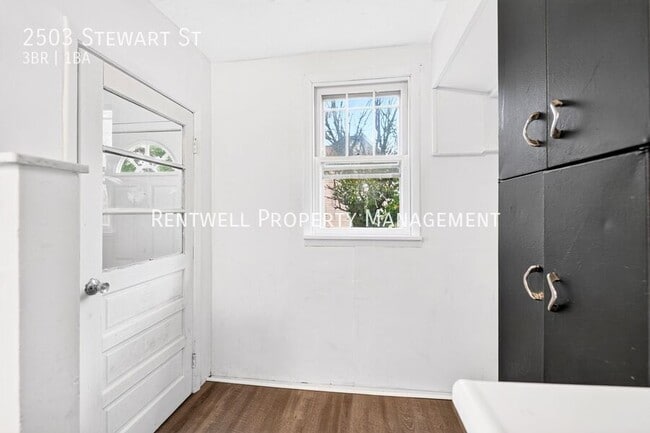 Photo - 2503 Stewart St