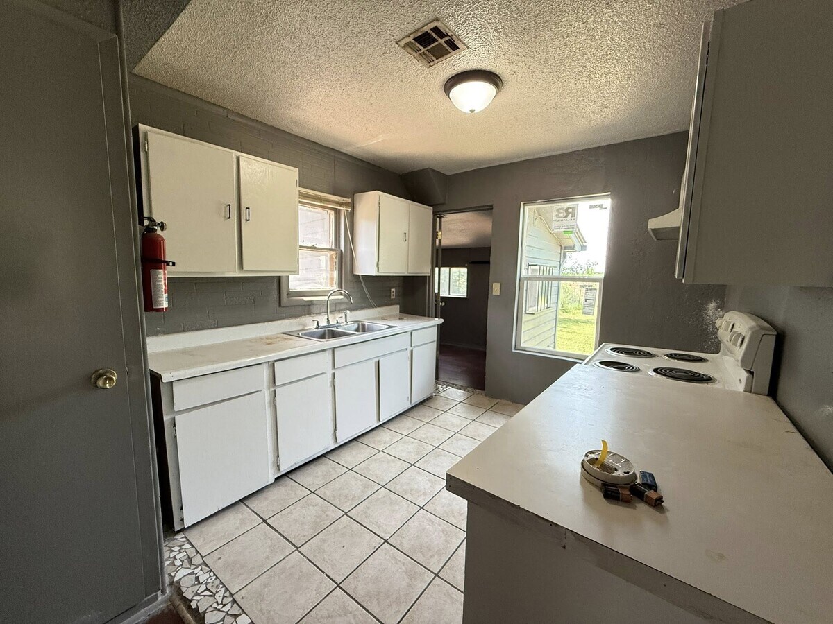 Photo - 1400 NE 27th St