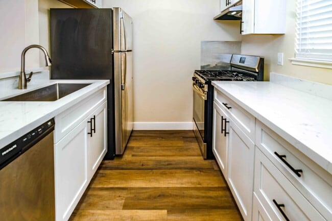 2 BR, 1.5BA Townhouse Kitchen