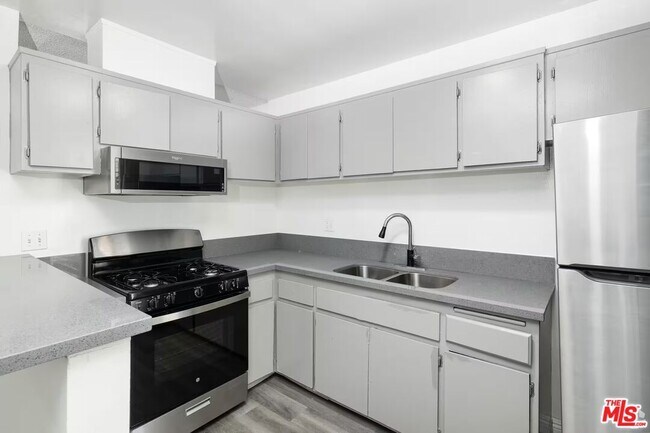 1208 W Adams Blvd Unit 17