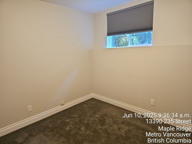 Photo - 13390-13235 235 St