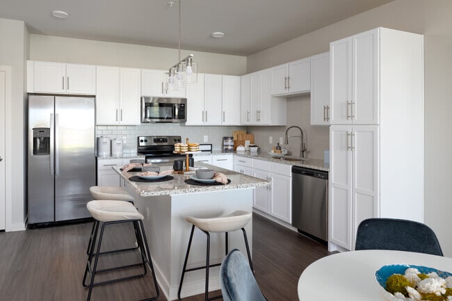 2BR, 2BA - 1150SF - Indigo Champions Ridge