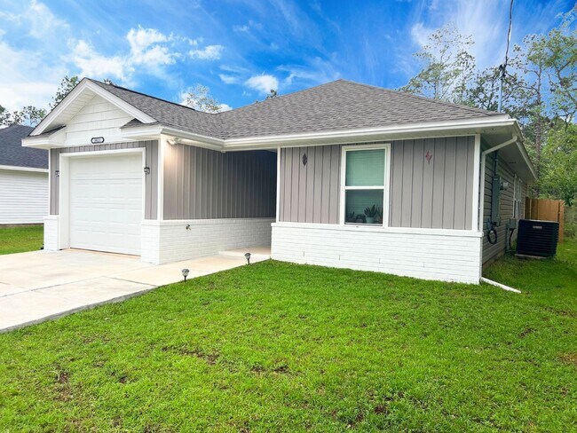 Building Photo - Beautiful, Functional, 3/2 Open Floor Plan!