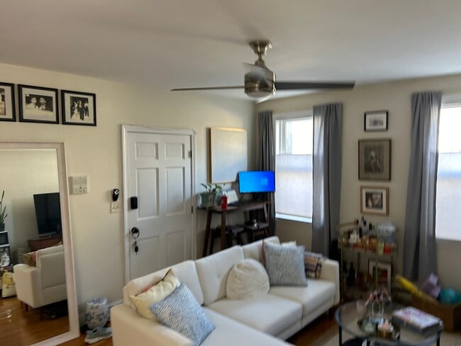 Photo - 140 D St