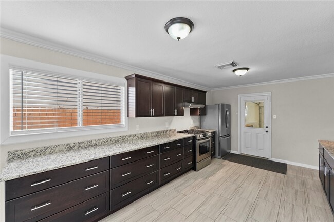 Photo - 5007 Fox Mill Ln