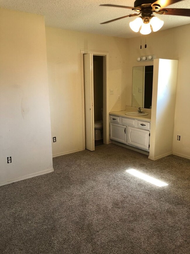 Photo - 2 bedroom, 2 bathroom, 1 car garage duplex