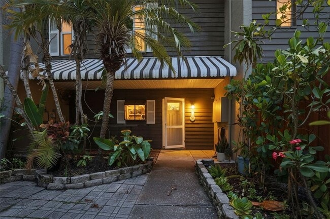 Building Photo - 727 N Himes Ave
