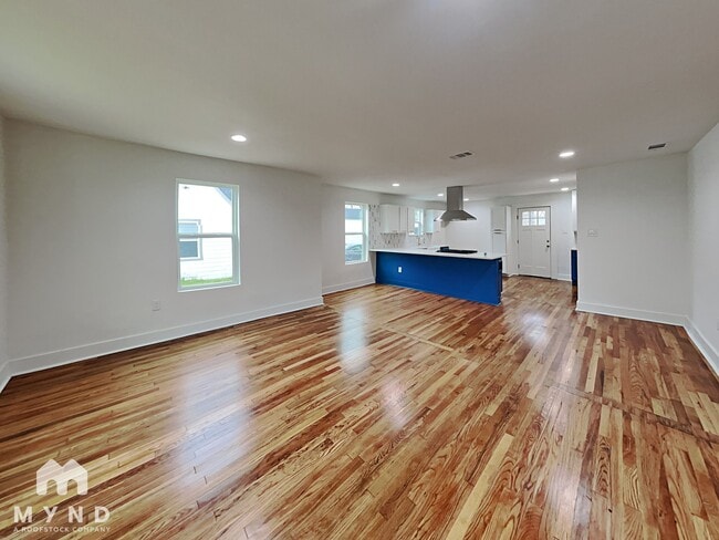Photo - 2718 Lawrence St