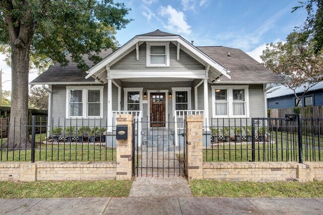 Photo - 1135 Woodland St