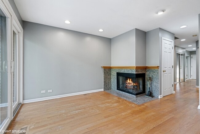 Photo - 1330 N La Salle Dr