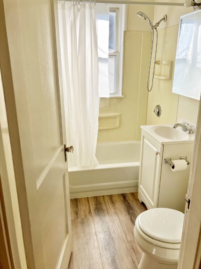 Photo - Spacious 1 BED 1 BATH near Quincy Center Unit 1R