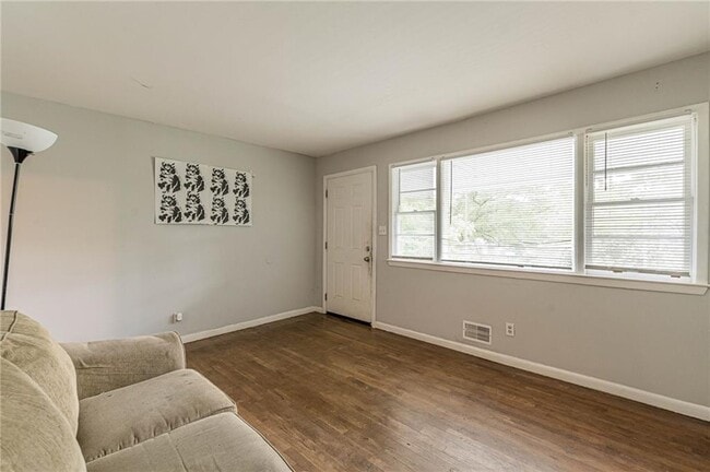 Photo - 350 Brooks Ave SW