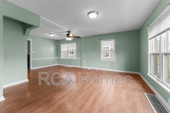 Photo - 3202 Ruckle St