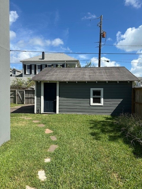 Building Photo - 1102 Winnie St Rental