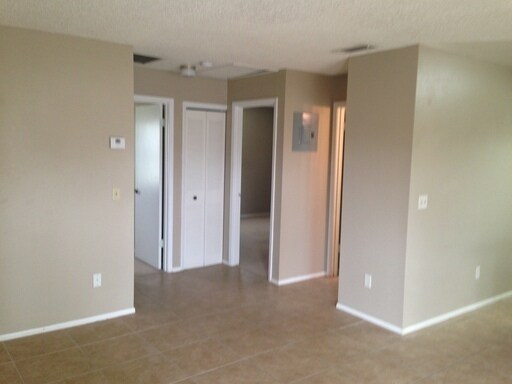 Photo - 2 bedroom 1 bath triplex located in the Semoran club subdivision.