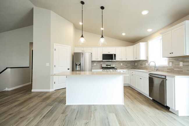 Cocina - 5940 S Coneflower Ave