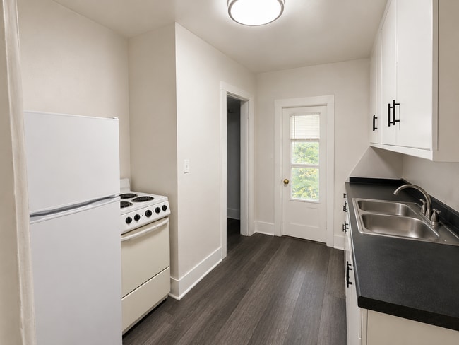 Building Photo - 1112 Wisconsin Ave Unit 1/2