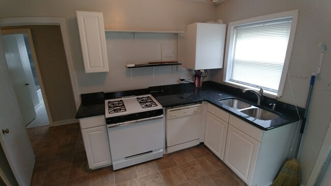 Photo - --APPLICATION PENDING CURRENTLY UNAVAILBLE-- 3 BR / 1 BA Renovated home near VCU in Byrd Park Ar...