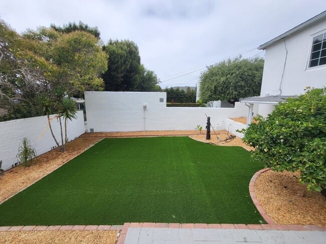 Photo - 3765 Elliott St