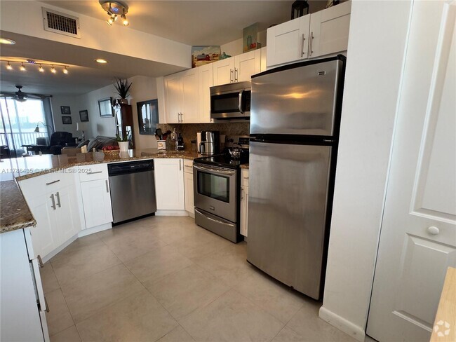 Building Photo - 115 Lake Emerald Dr Rental