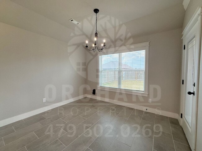 Photo - 983 Madden St