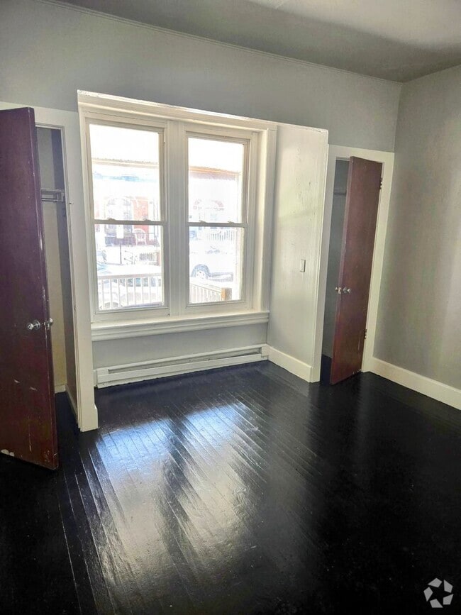 Building Photo - 731 W Green St Unit 1 Rental