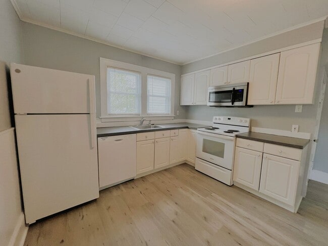 Building Photo - 105 Livingston Ave Unit Livingston Ave