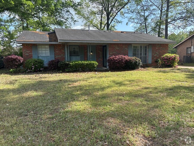 Building Photo - 4037 Piedmont Dr Rental