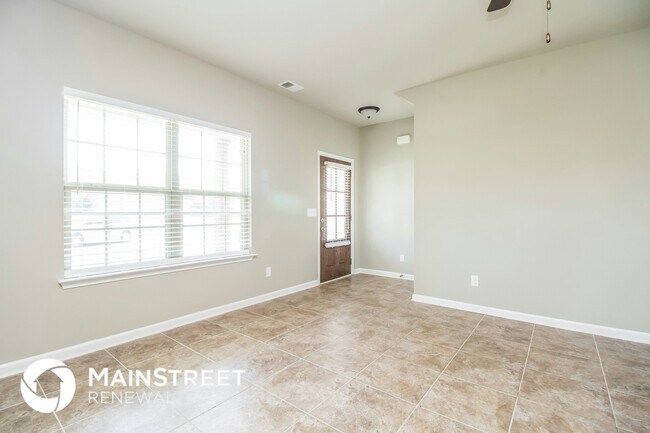 Photo - 153 Lyndhurst Dr