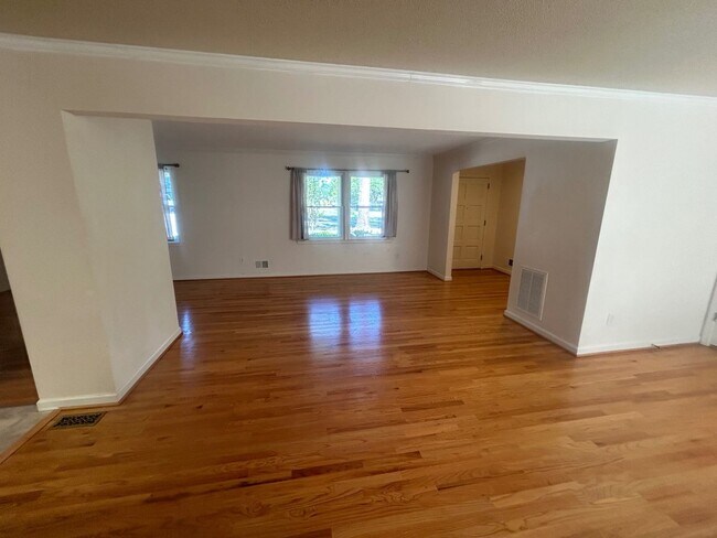 Photo - 1015 Walters Ln