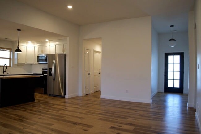 Photo - Modern 3 Bed 2 Bath House in Willow Falls!