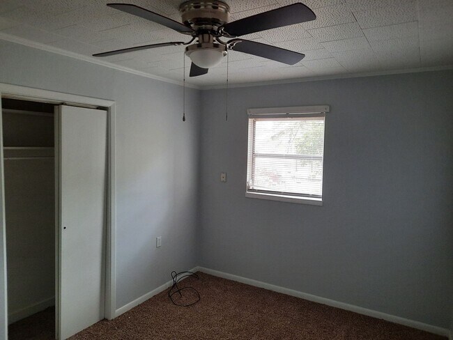302 W Register Ave