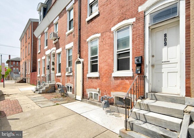 Photo - 809 Green St Unit 1