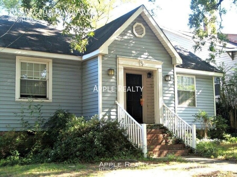 102 W Club Blvd