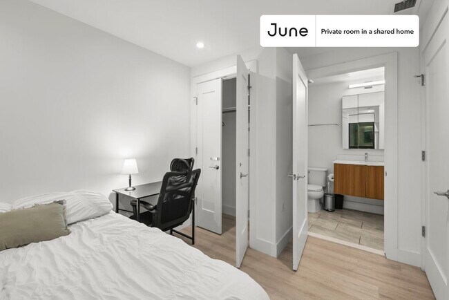 Room in Shared 3 bed/2 bath home in Dupont Circle