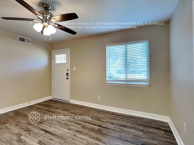 Photo - 808 Woodleigh Dr