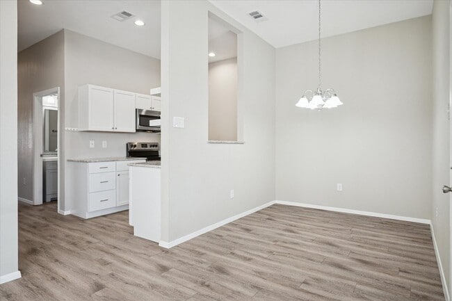 Photo - 518 Wood Dr