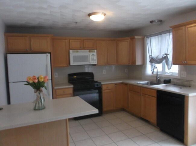 Photo - 933 Varnum Ave