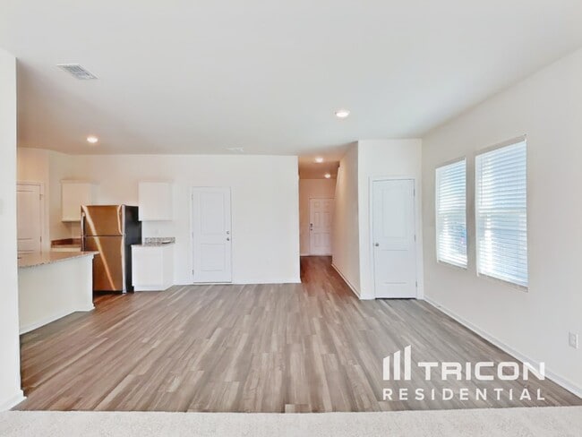 Photo - 305 Nasturtium Wy